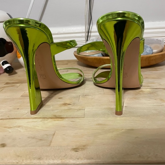 Gianvito Rossi Aura Metallic Effect Mule Sandals in Kiwi Size 40 - Picture 4 of 10